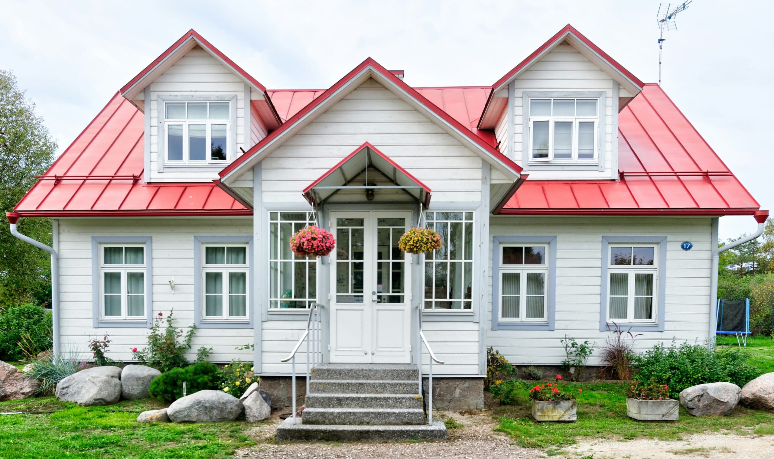 How to Boost Your Curb Appeal Before Listing This Spring